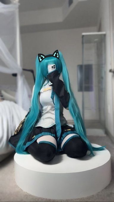 blue hair blue tie hiding in your wifi <3 https://t.co/kKPszidLo9