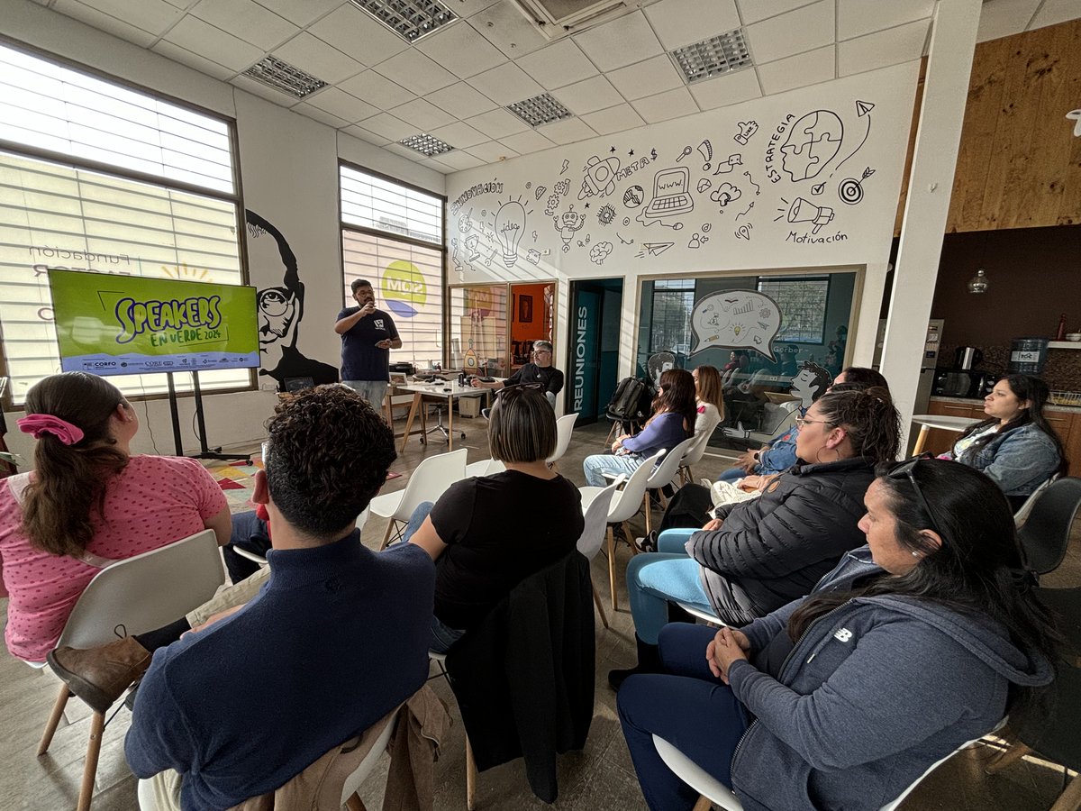 VerdicalCL's tweet photo. El viernes estuvimos en #Tocopilla con #SpeakersEnVerde! 🌱Dos jornadas lideradas por Alejandro Proestakis sobre fomentar habilidades emprendedoras, creatividad y resolución de problemas en niños y niñas. 
Seguimos transformando ideas en realidades y talentos en líderes💪. https://t.co/uCXczqV2Sy