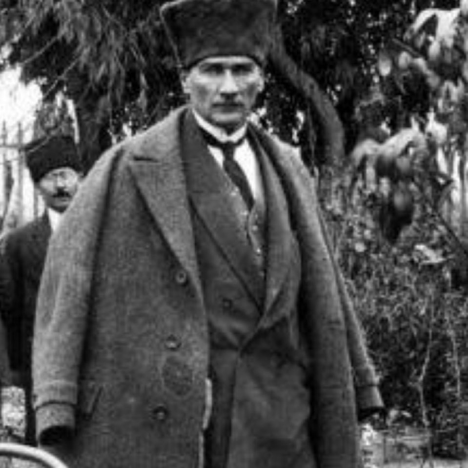 Mekanın gerçek sahibi burada!
3-5 siyasetçi ilçe teşkilatına geri dönsün