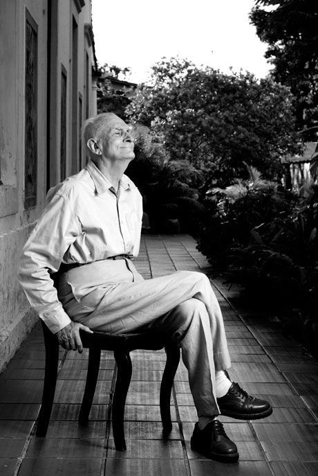 FotosDeFatos's tweet image. O otimista é um tolo. 
O pessimista, um chato. 
Bom mesmo é ser um realista esperançoso. Ariano Suassuna