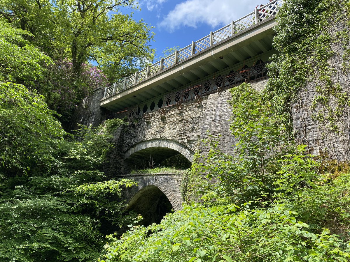 KevMonynys's tweet image. A great day at Devil’s Bridge today. 
The lowest of the 3 bridges was built between 1075 and 1200 AD, the middle one built in 1753, and the top one opened in 1901. #DevilsBridge #Aberystwyth