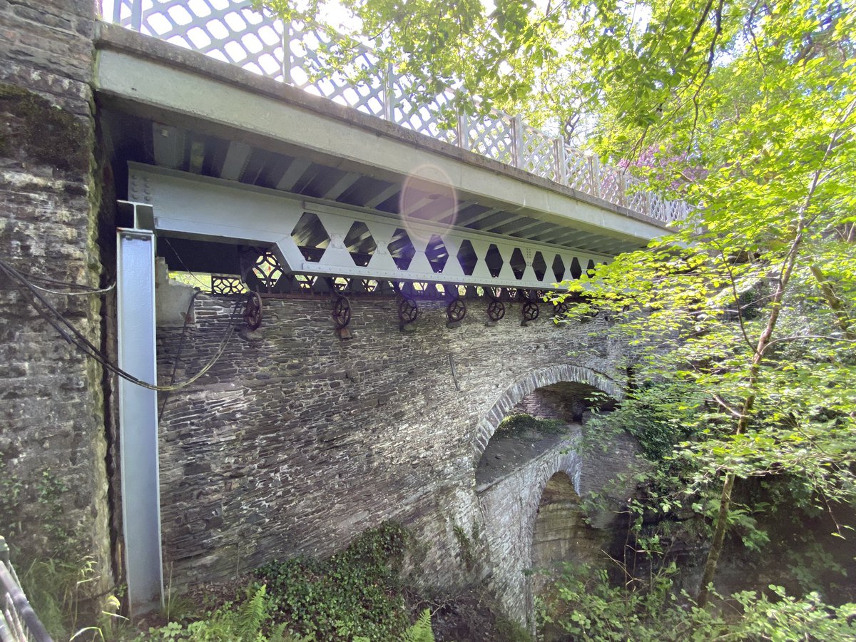 KevMonynys's tweet image. A great day at Devil’s Bridge today. 
The lowest of the 3 bridges was built between 1075 and 1200 AD, the middle one built in 1753, and the top one opened in 1901. #DevilsBridge #Aberystwyth