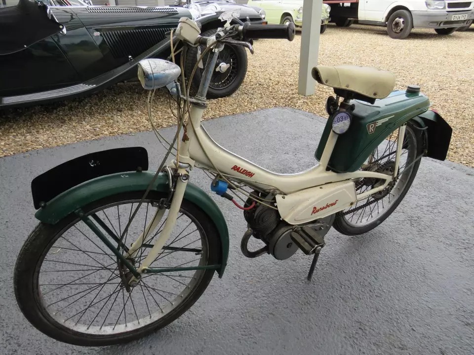 BarnFindsUK's tweet photo. Ad: 1963 RALEIGH RUNABOUT
On eBay here -->> https://t.co/5crh4lpvak
#RaleighRunabout #VintageBike #1963Bike #BikeRestoration #RetroBike https://t.co/Jklil5u32D