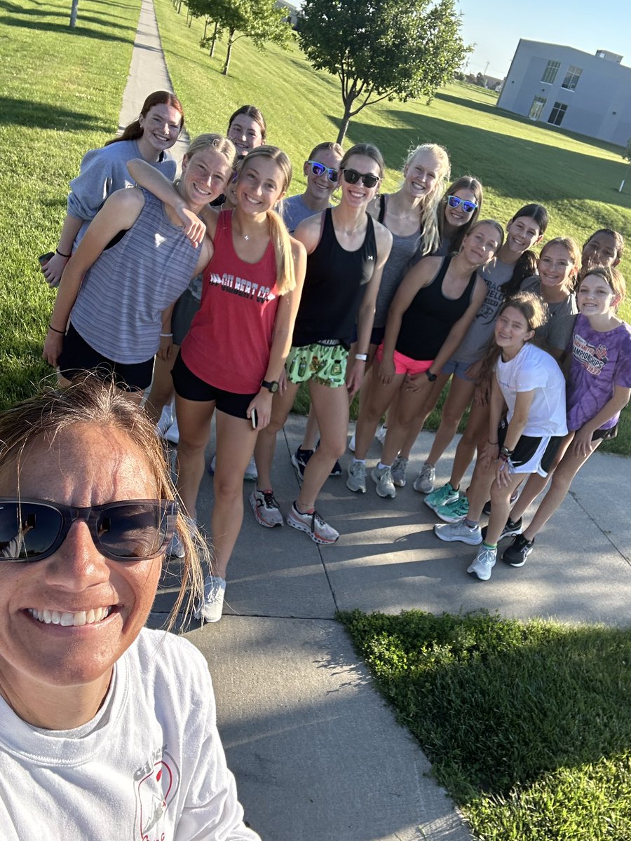 Gilbert_XC's tweet photo. Day 1…..Little strength, Little run….Lot of fun! #gilbertpride #tigerstogether #summertimeruns https://t.co/mdDuIrkMYd