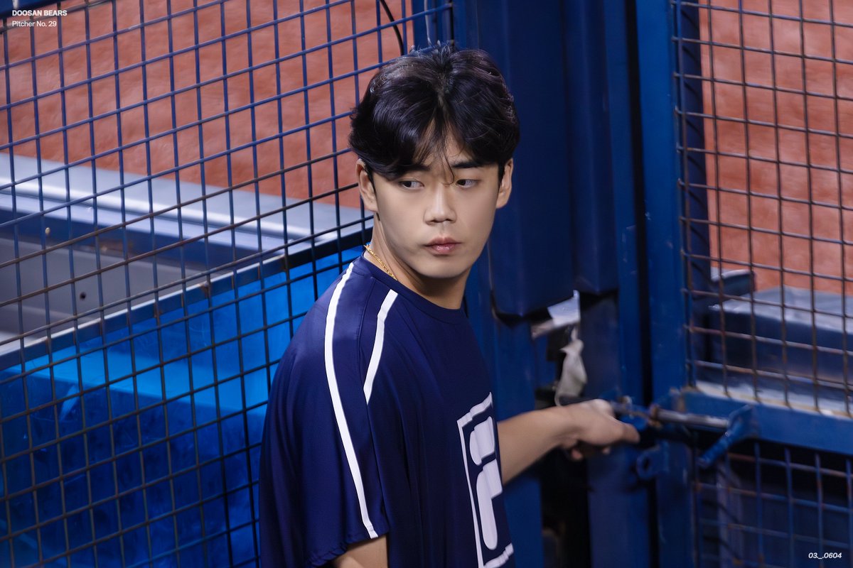 Run_Bears's tweet photo. 𝟮𝟰𝟬𝟲𝟬𝟴

#두산베어스 #이병헌 #Run_29 https://t.co/JcNJs7eby7