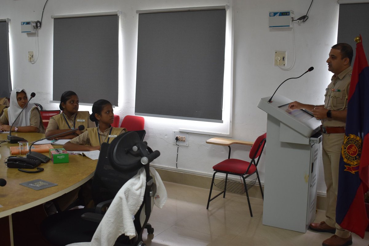 AndamanPolice's tweet image. #Sensitization #NewCriminalLaws 
A vital interactive sensitization program on the New Criminal Laws i.e. BNS, BNSS &amp;amp; BSA, 2023 was organized at Police Training School Prothrapur for the 52 participants from School of Nursing of Department of Health Services, Port Blair aiming at…