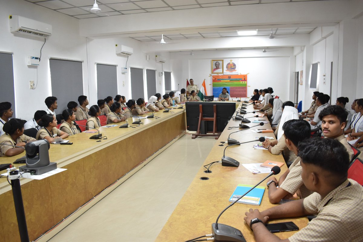AndamanPolice's tweet image. #Sensitization #NewCriminalLaws 
A vital interactive sensitization program on the New Criminal Laws i.e. BNS, BNSS &amp;amp; BSA, 2023 was organized at Police Training School Prothrapur for the 52 participants from School of Nursing of Department of Health Services, Port Blair aiming at…