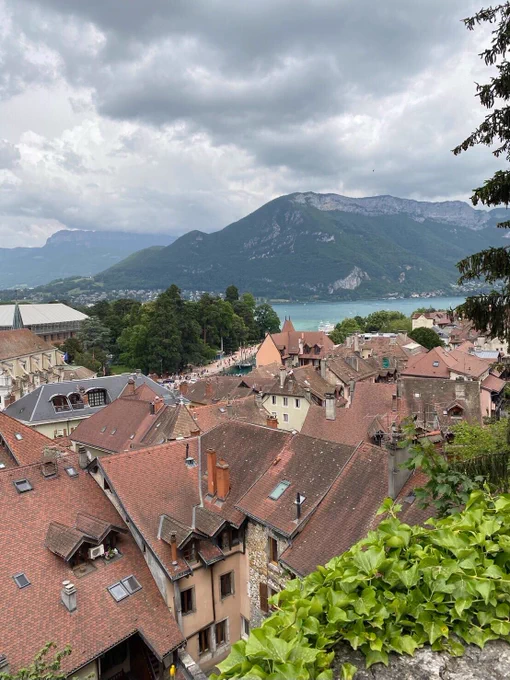 フランスのアヌシーにとある所要で行った兄から送られて来る写真。これは好みな街並み…イツカイッテミタイデスネ。 
