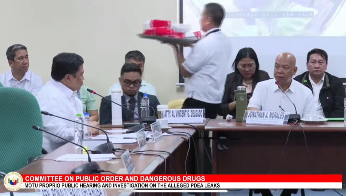 itchykel's tweet photo. POV: Gusto mo lang magbigay ng Joy habang nagbabangayang yung senador at ex-PDEA agent. https://t.co/NVRdDKJexv