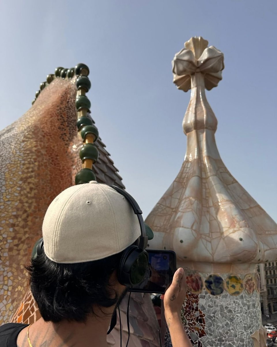 klrahul's tweet photo. A day with Gaudi https://t.co/d077bRyfzQ