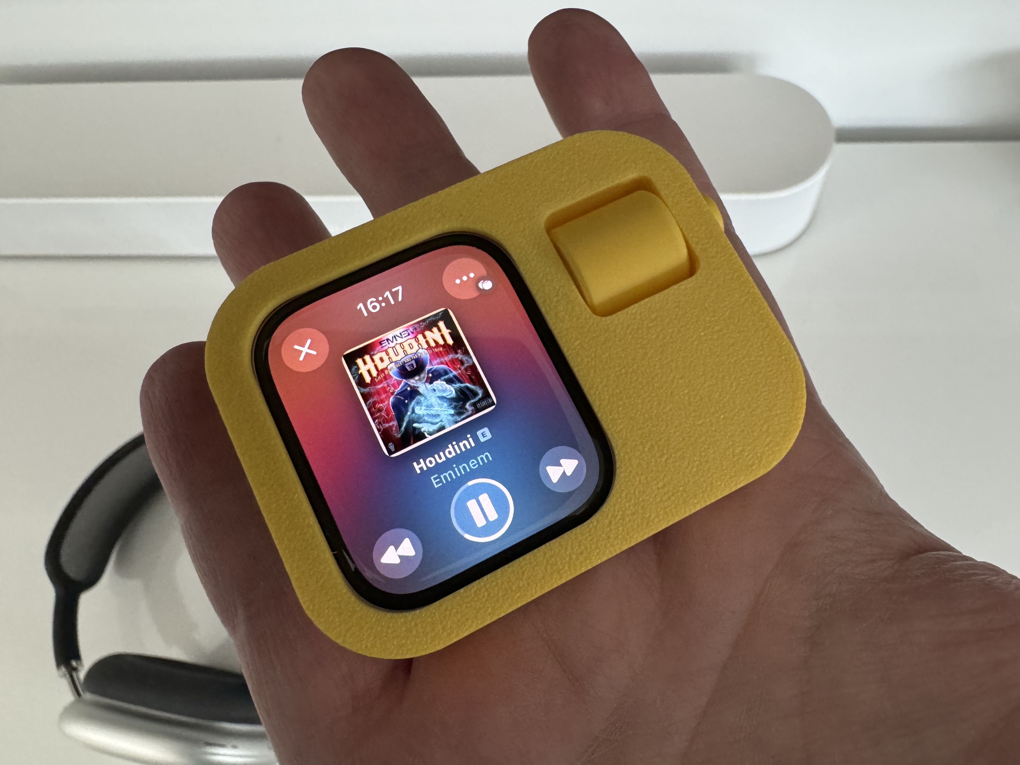 Bas van der Ploeg on X I found this website showing a tiny Rabbit R1 like case concept for the Apple Watch. https t gAatcqlbAq I really liked the idea so I 3D printed my
