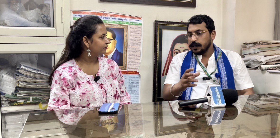 The_Mooknayak's tweet photo. प्राइवेट नौकरी में कैसे मिलेगा रिजर्वेशन? क्या BSP का विकल्प बनकर उभर रहा है ASP? आकाश आनंद हैं कितनी बड़ी चुनौती? क्या है आगे की योजना? जैसे तमाम सवालों पर बेबाक बातचीत...

नगीना से ASP के नवनिर्वाचित सांसद चंद्रशेखर आजाद (@BhimArmyChief) का इंटरव्यू जल्द ही @The_Mooknayak पर... https://t.co/fMm5iVi8BB