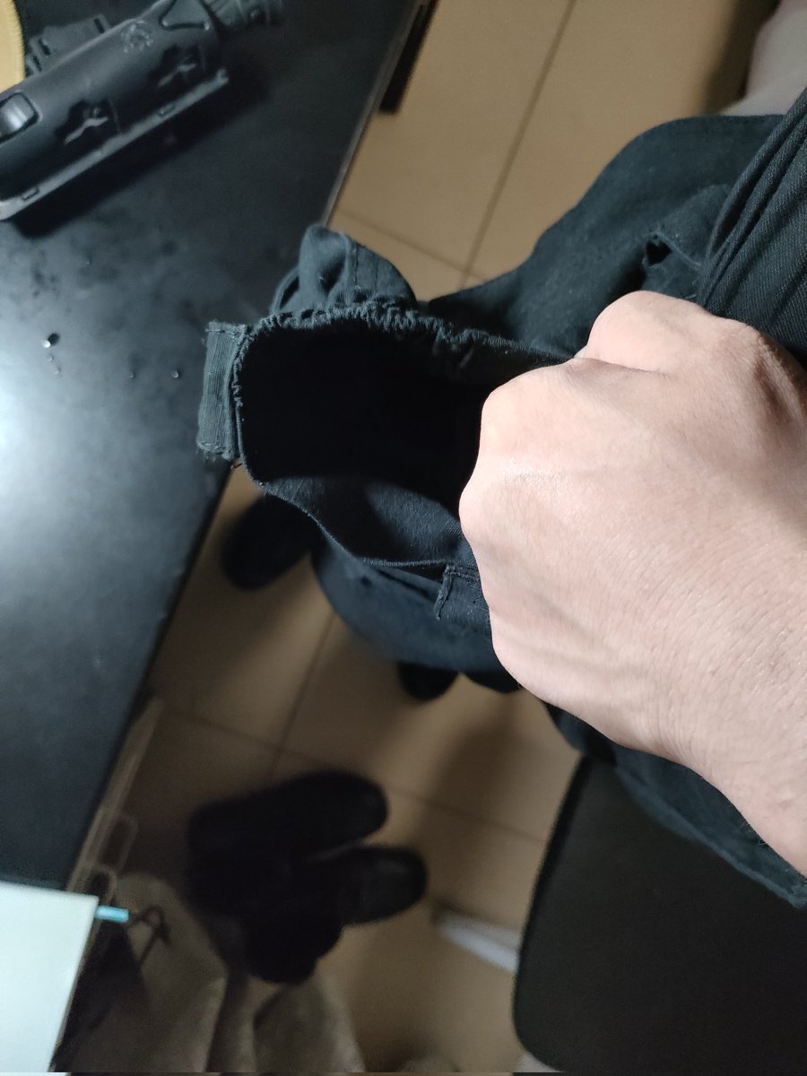 艹了，过年买的作训裤，现在宽出镇魔长一大截，彻底穿不了啦！