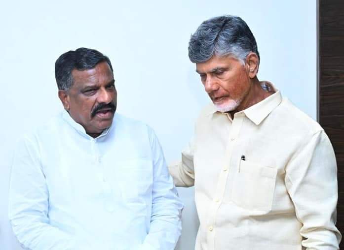 Sravankumar_Jsp's tweet image. Confirm ga evvali #ministry padavi 
Akkada #buggana #development dhee kottina tiger peddayana
  #EXCentralminister 
#kotlasuryaprakashReddy garu
@tdp జాతీయ అధ్యక్షులు @ncbn  గారిని ఉండవల్లిలో మర్యాదపూర్వకంగా కలిసిన డోన్ నియోజకవర్గ ఎమ్మెల్యే శ్రీ కోట్ల జయ సూర్య ప్రకాష్ రెడ్డి గారు