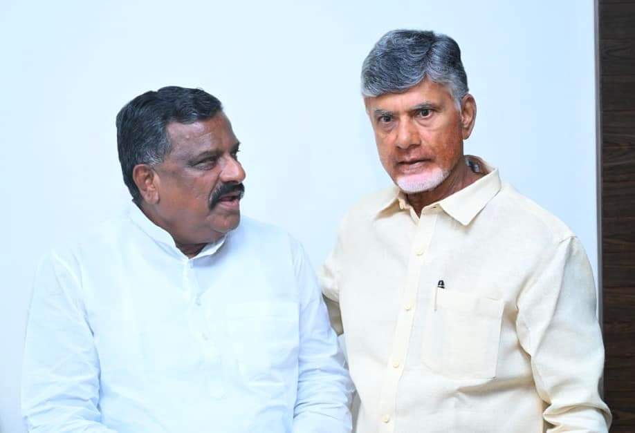 Sravankumar_Jsp's tweet image. Confirm ga evvali #ministry padavi 
Akkada #buggana #development dhee kottina tiger peddayana
  #EXCentralminister 
#kotlasuryaprakashReddy garu
@tdp జాతీయ అధ్యక్షులు @ncbn  గారిని ఉండవల్లిలో మర్యాదపూర్వకంగా కలిసిన డోన్ నియోజకవర్గ ఎమ్మెల్యే శ్రీ కోట్ల జయ సూర్య ప్రకాష్ రెడ్డి గారు