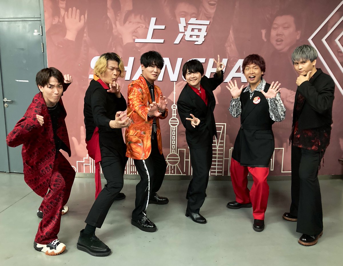 KAJI__OFFICIAL's tweet photo. イベント終了！！！
赤とオレンジに光る一万のサイリウム。
感動的な光景でした🍊

そして、SPYAIRさんのライブ最強🥲✨
10年間の軌跡、、、

『劇場版 #ハイキュー #ゴミ捨て場の決戦』
中国でも沢山の方にご覧いただけますように🏐

ありがとう、上海！谢谢🐈 https://t.co/MQvSWVRcJ1