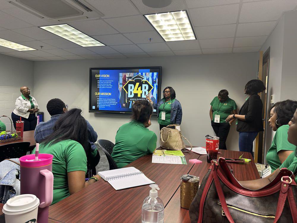 BibbSSW's tweet photo. Bibb County District School  Social Workers presenting Social Work 101 to leaders @ Bibb County School District Leadership Symposium @BibbSchools @TilnishaRosser https://t.co/RdN01aOvLC
