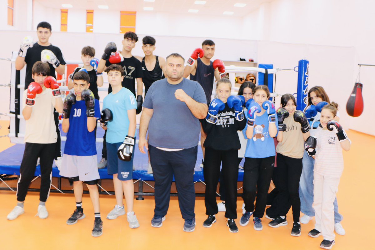 📍Evin Demirhan Spor Salonu - Siirt 
🥊Boks Antrenmanları 

Alanında deneyimli Boks Antrenörümüz ile Evin Demirhan Çok Amaçlı Spor Salonunda antrenmanlarımız tüm hızı ile devam ediyor.

#SporŞehri #Siirt #Boks 

<a href="/OA_BAK/">Dr. Osman Aşkın Bak</a> <a href="/gencliksporbak/">Gençlik ve Spor Bakanlığı 🇹🇷</a>