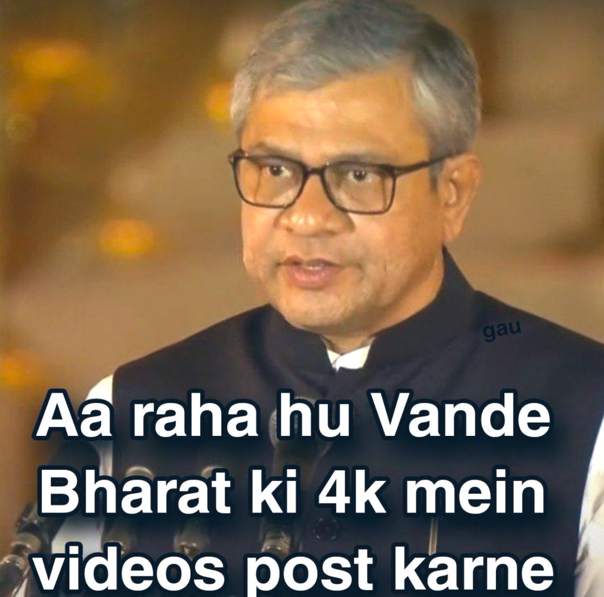 एक बार फिर से <a href="/AshwiniVaishnaw/">Ashwini Vaishnaw</a> को <a href="/RailMinIndia/">Ministry of Railways</a> सौंपा गया है, उन्हें बधाई! पिछले कार्यकाल में रेल का बंटाधार करने के लिए भी उन्हें बधाई!
और जो कुछ बचा-खुचा रह गया था,अब उसका भी बंटाधार करने के लिए पुनः उन्हें रेल मंत्रालय सौंपे जाने पर #PMModi जी को भी बधाई और हार्दिक शुभकामनाएँ!