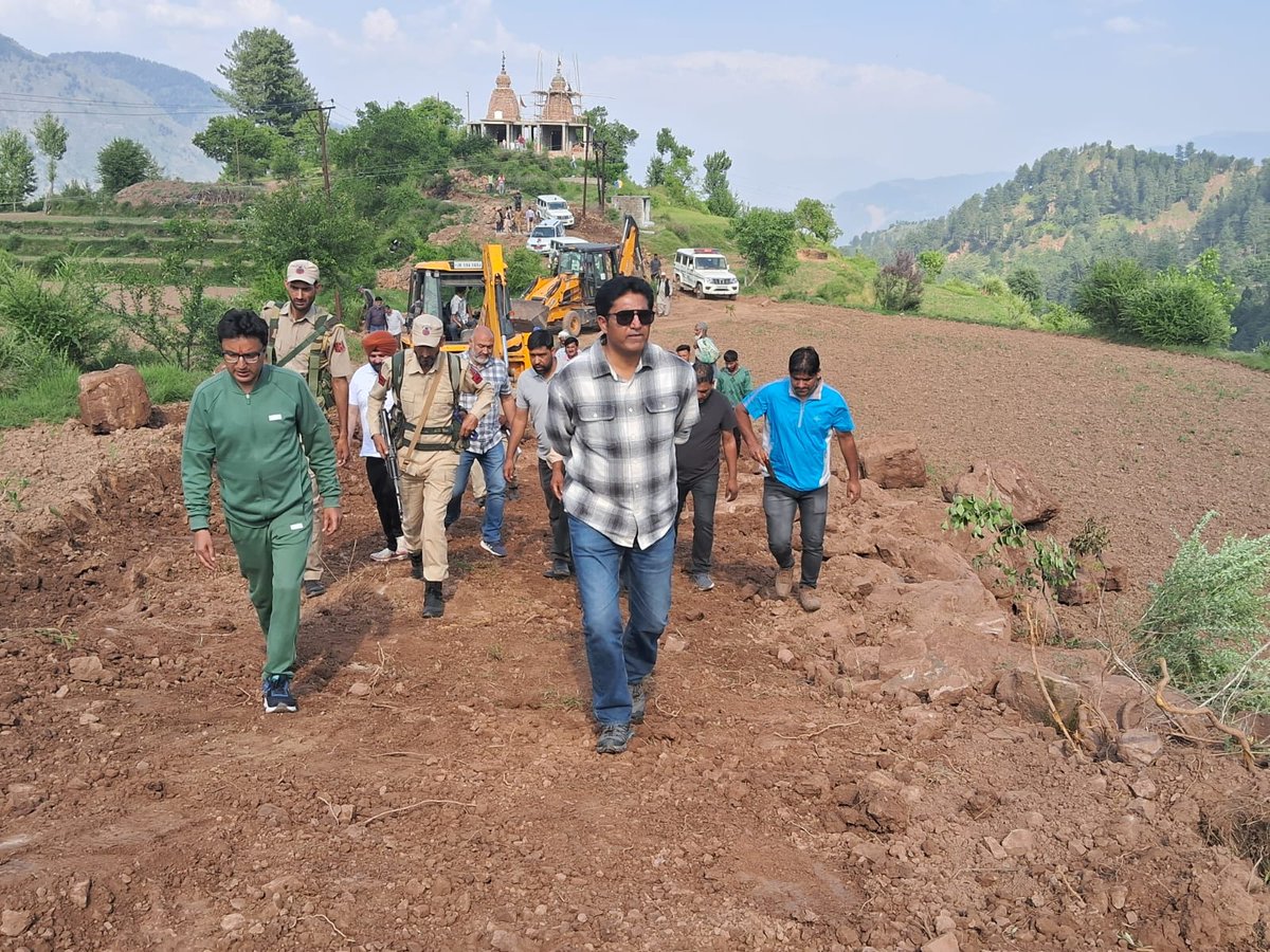 dcramban's tweet photo. People thanked DC Ramban, Baseer-Ul-Haq Chaudhary &amp; his team for clearing the 1.5 km road to Raikote Mandir village! Their efforts have ended a 3-Year hindrance, bringing relief to 300+ families @diprjk @BaseerUlHaqIAS @Rameshkumarias @OfficeOfLGJandK @ANI @CBCSrinagar https://t.co/mKZuvle7OY