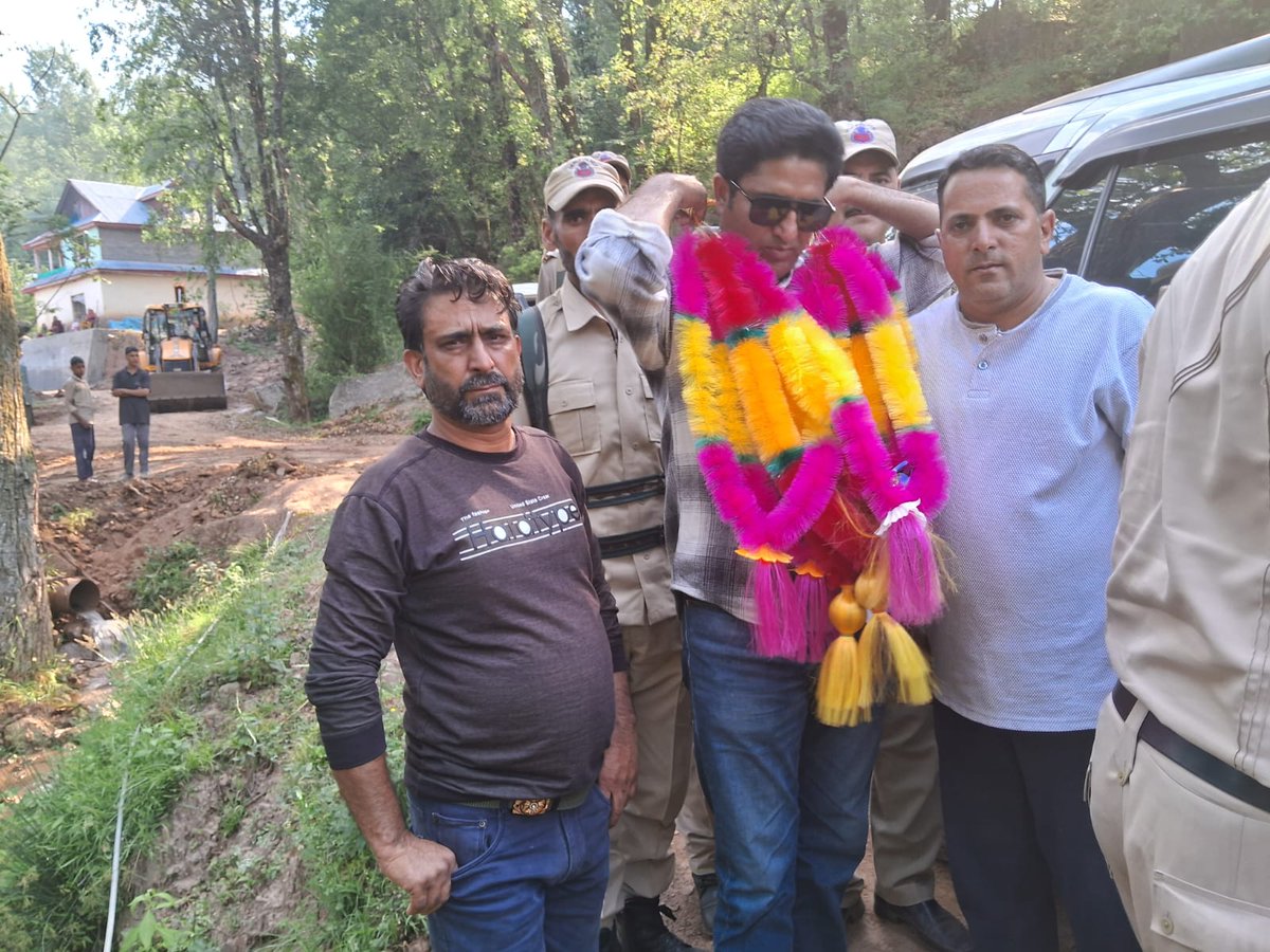 dcramban's tweet photo. People thanked DC Ramban, Baseer-Ul-Haq Chaudhary &amp; his team for clearing the 1.5 km road to Raikote Mandir village! Their efforts have ended a 3-Year hindrance, bringing relief to 300+ families @diprjk @BaseerUlHaqIAS @Rameshkumarias @OfficeOfLGJandK @ANI @CBCSrinagar https://t.co/mKZuvle7OY