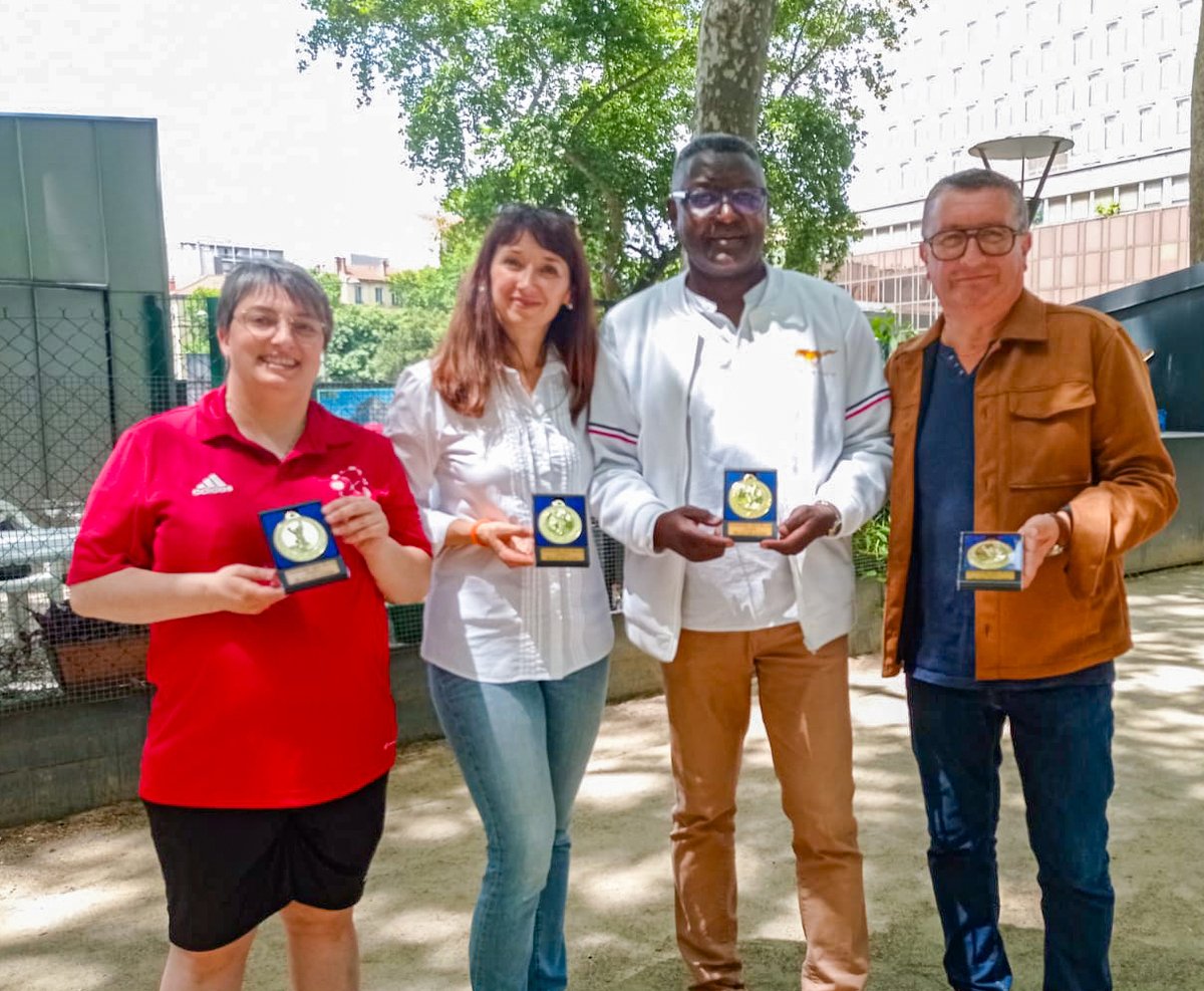 LyonBoules's tweet photo. 🏆L'@albeulyonboules bien représenté au Trophée des élus @villedelyon 

Samedi @Mairie3Lyon à l'Elan de Lyon s'est tenu le 1er Trophée bouliste des Élus de la ville de Lyon

Chaque arrondissement présentait des équipes à ses couleurs 

#boulelyonnaise #lyon https://t.co/bOQiA2DHks