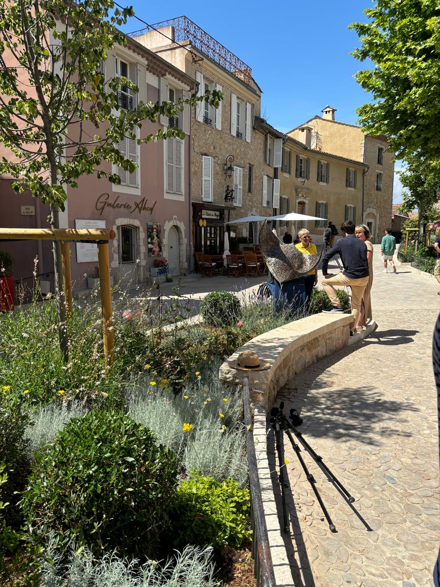 LudivineM02's tweet photo. [Ça tourne 🎥] Les œuvres de 4 #sculpteurs mouginois "Monumental made in Mougins" mises en lumière par @F3cotedazur @villedemougins #Tiziano #Calou #MarionBurkle #ThierryTrives 👨‍🎨🥰🏡 https://t.co/5Z68ayC7sj