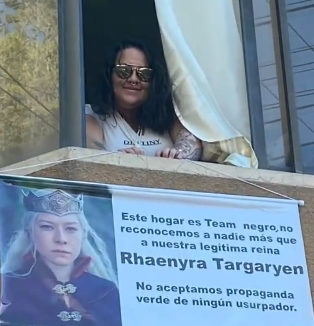 <a href="/XddLoquillo/">Vara Antonio</a> En España y LATAM los balcones, terrazas y ventanas se llenarán de…🤣