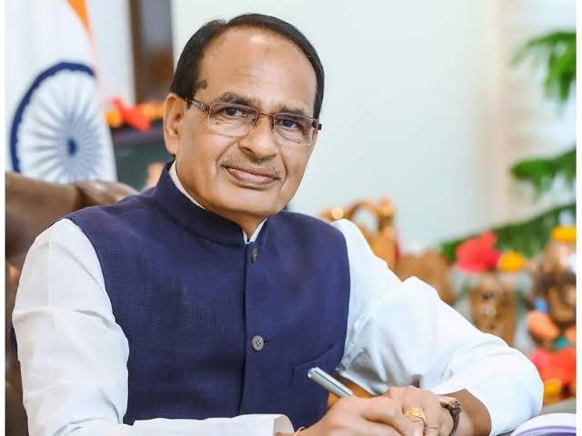 लोकप्रिय जननेता <a href="/ChouhanShivraj/">Shivraj Singh Chouhan</a> जी को ग्रामीण विकास मंत्रालय का मुखिया बनने पर up के मनरेगा कर्मियों ग्राम रोजगार सेवकों की ओर से हार्दिक बधाई शुभकामनाएं आपसे प्रार्थना है कि up के मनरेगाकर्मियोंको mp की भांति नियमतीकरण व सम्मानजनक मानदेय देकर आजीवन लाखों परिवार की दुवाये मिलेंगी