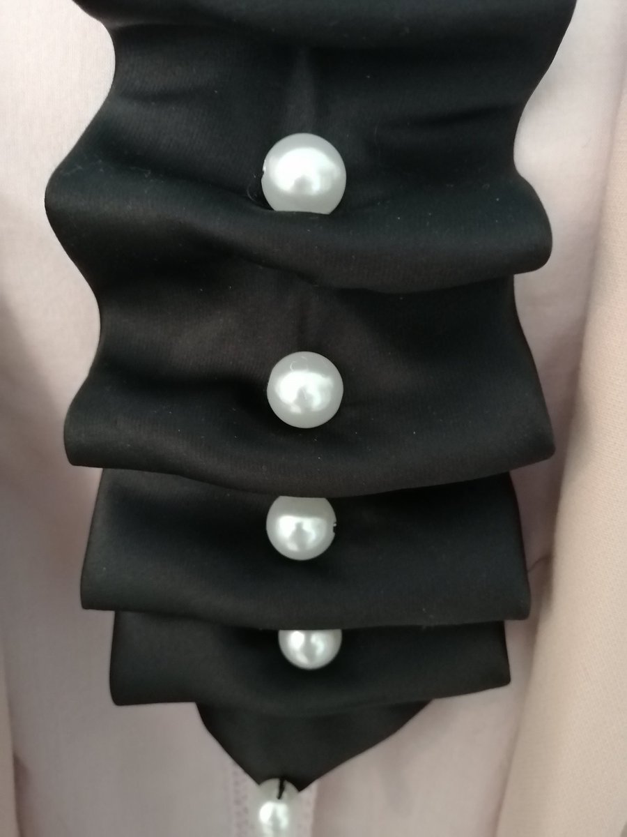KrisuNajadit's tweet photo. Tein miesten kravatista tälläisen asusteen. #hassujajuttuja #hopy

Jos tykkäät niin laita viestiä. 👔👔👔👔👔👔👔👔📿📿📿 https://t.co/2pmR8jFJpi