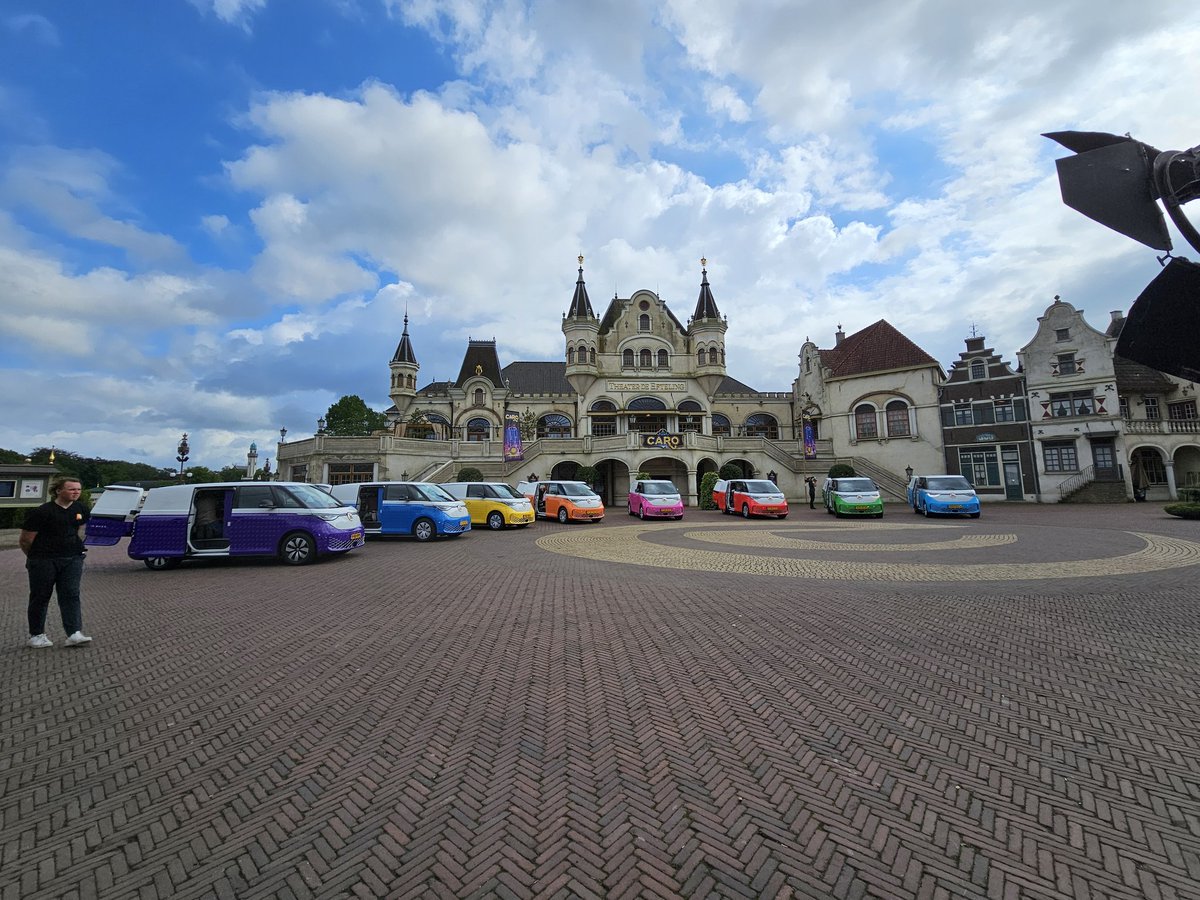 Deaver_23's tweet photo. Opnames LEGO Masters, Out of the box in de Efteling.
#Efteling #lego #legomasters #tv #opnames https://t.co/8LylCV5IIa