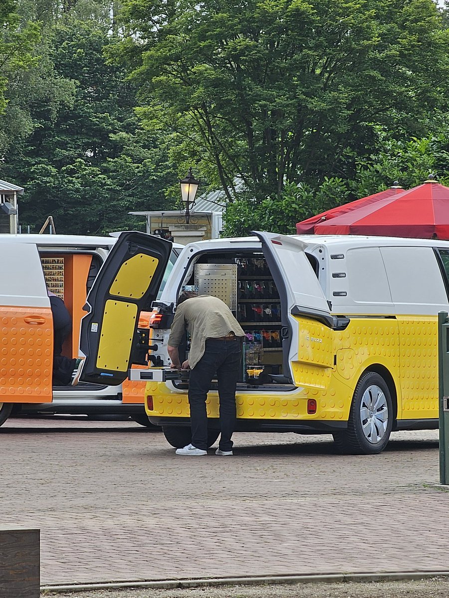 Deaver_23's tweet photo. Opnames LEGO Masters, Out of the box in de Efteling.
#Efteling #lego #legomasters #tv #opnames https://t.co/8LylCV5IIa