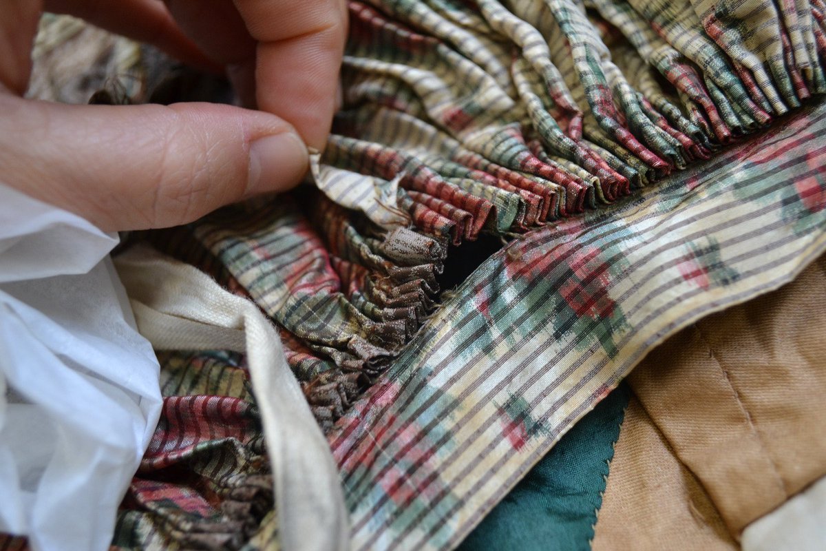 📢 CFP for our upcoming conference in Paris this November on *Crafting Fashion in the longue durée* 🪡🧵
Deadline for submission approaching!! 👇
craftingfashion3.wordpress.com