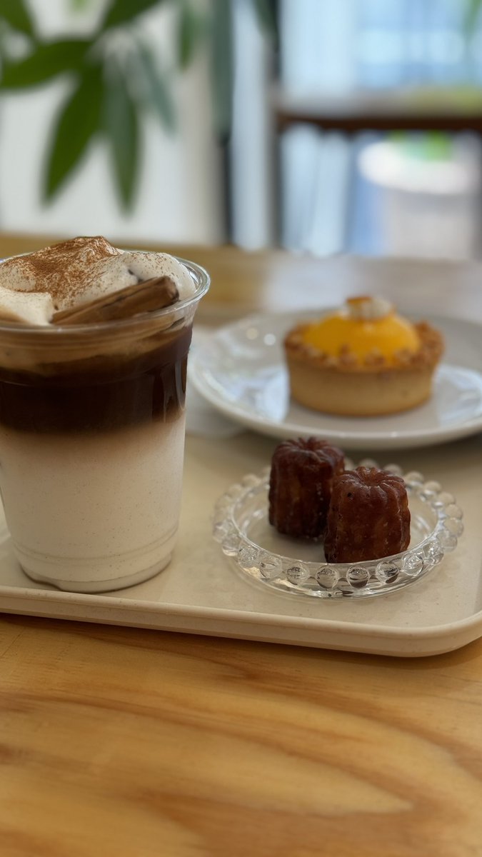 shiroCanele's tweet photo. 新宿御苑『SOLEW』
残念ながら
"自家製アールグレイバスクチーズケーキ"
以外のフードメニューは業務用商品で、
カヌレもカヌレ界隈としてはお勧めしませんが、
映えるカフェを重視される方には良い所かと😇♪
#SOLEW #カフェ #新宿御苑 #新宿御苑前 https://t.co/utggArnwgA