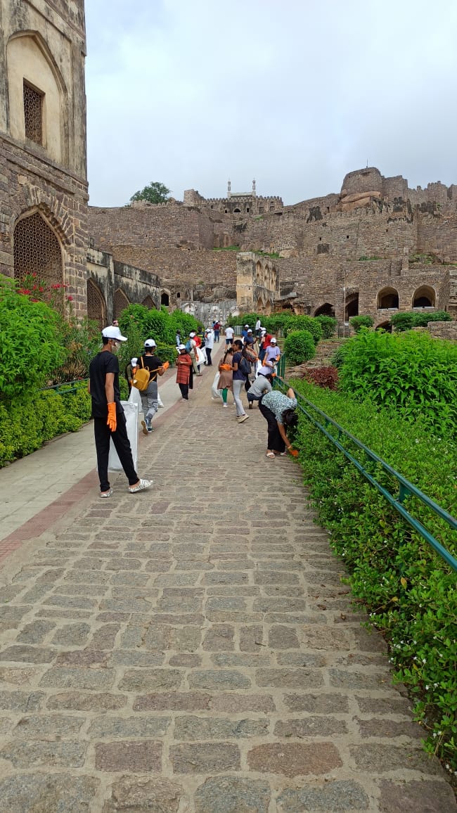 NeelimaEaty's tweet image. Cleanup drive successfully held at Golkonda Fort, Khajaguda Hills
hyderabadmail.com/cleanup-drive-…
#khajagudahills #Golkondafort #cleanupdrive #Hyderabad #Hyderabadmail 
Follow @Hyderabad_Mail for more updates