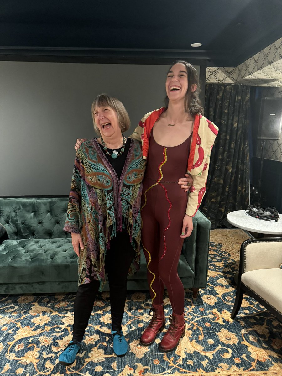 jamie loftus 🌭 tweet media