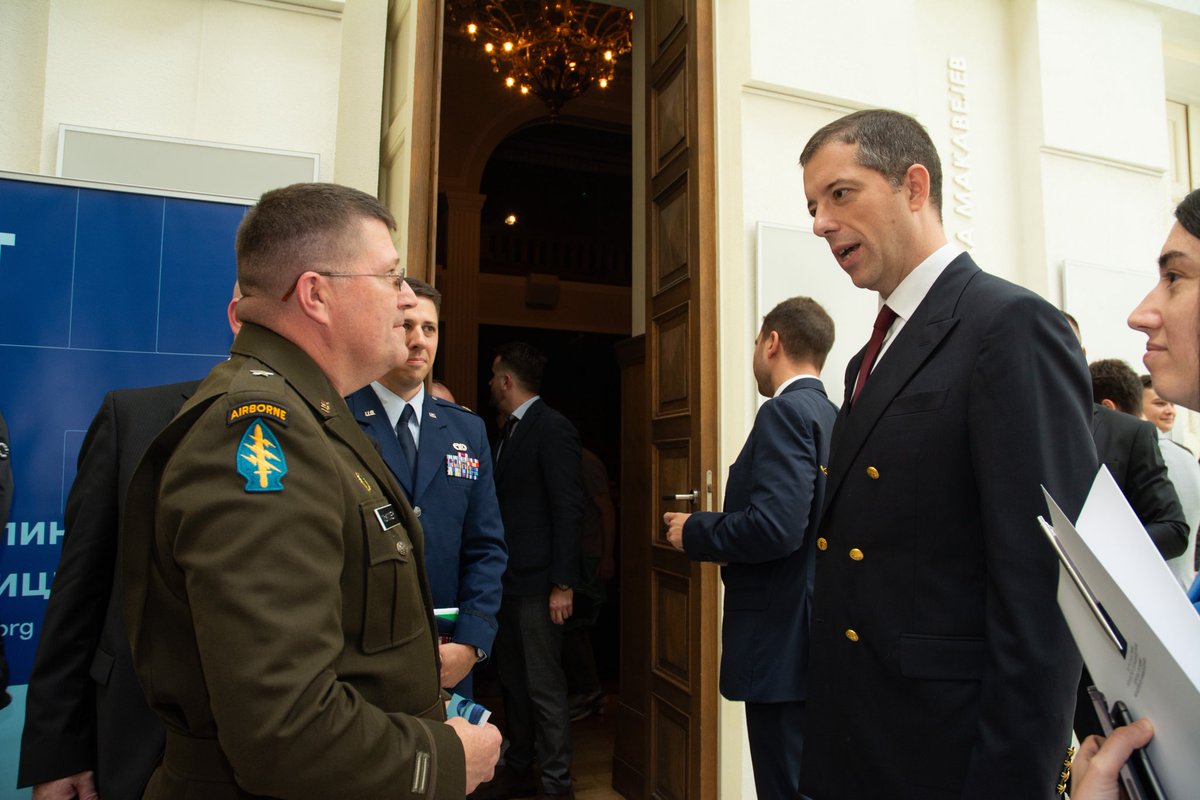 Mинистар спољних послова Марко Ђурић је на првом Пупин форуму у Београду у разговору са Вуком Велебитом из Пупин иницијативе пружио оптимистичан, али и реалистичан и искрен поглед на будућност српско-америчких односа, а његова кључна порука је то да је јачање односа са САД