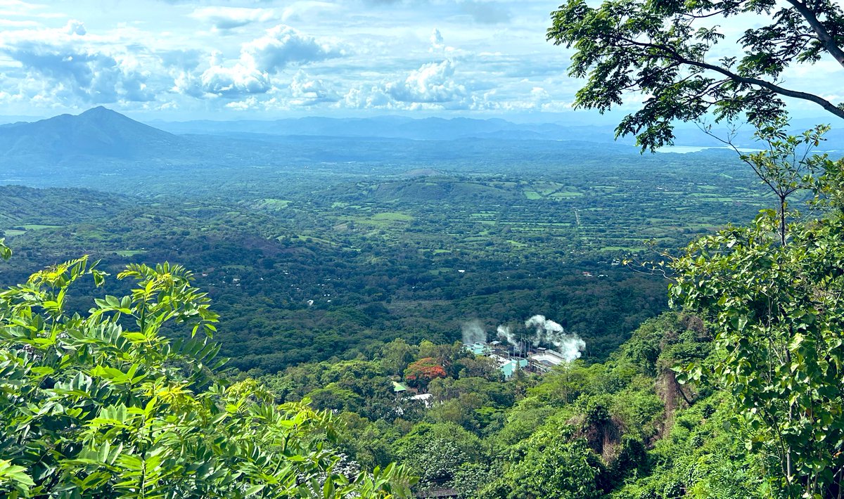 njelsalvador's tweet photo. We went #bitcoin prospecting yesterday.

Live on a volcano that mines #bitcoin 

With the largest circular economy in El Salvador 🇸🇻 

Be the change. Live the adventure. 💪 https://t.co/1KugOmbomS