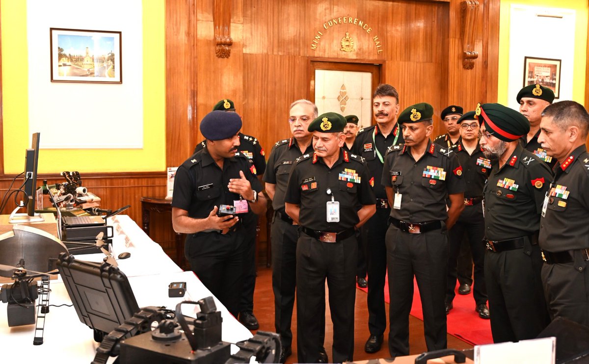 adgpi's tweet image. #LtGenUpendraDwivedi #VCOAS, launched the innovation &quot;Vidyut Rakshak- IoT Enabled Integrated Generator Monitoring, Protection and Control System” in New Delhi. #VCOAS felicitated the Innovator Maj Rajprasad RS for steering the technology from “#Innovation to #Induction”. The…