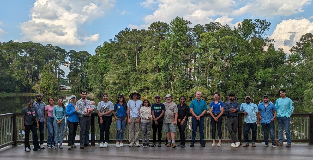 SON_nemaweb's tweet photo. Near the end of the tour, the group joined with Dr. Billy Crow's UF Field Plant Nematology class.

Thanks to @CertisBio for sponsoring the joint dinner at the UGA Blackshank Pavilion!

And thank you to everyone that shared their work or helped organize the tour! https://t.co/oaOH4EVxIU