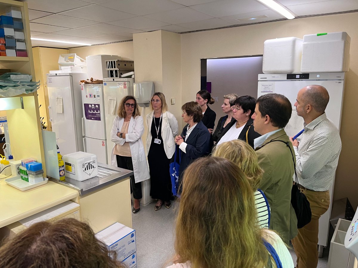 vallhebron's tweet photo. Com els factors genètics i ambientals influeixen en el rendiment escolar? La Dra. Marta Ribasés, de Psiquiatria, Salut mental i Addiccions del @VHIR_, i la Dra. Rosa Bosch de @SJDbarcelona_ca, ho estudien en el seu projecte de @la_marato i ho expliquen en una visita divulgativa. https://t.co/Bo0lGoUG7r