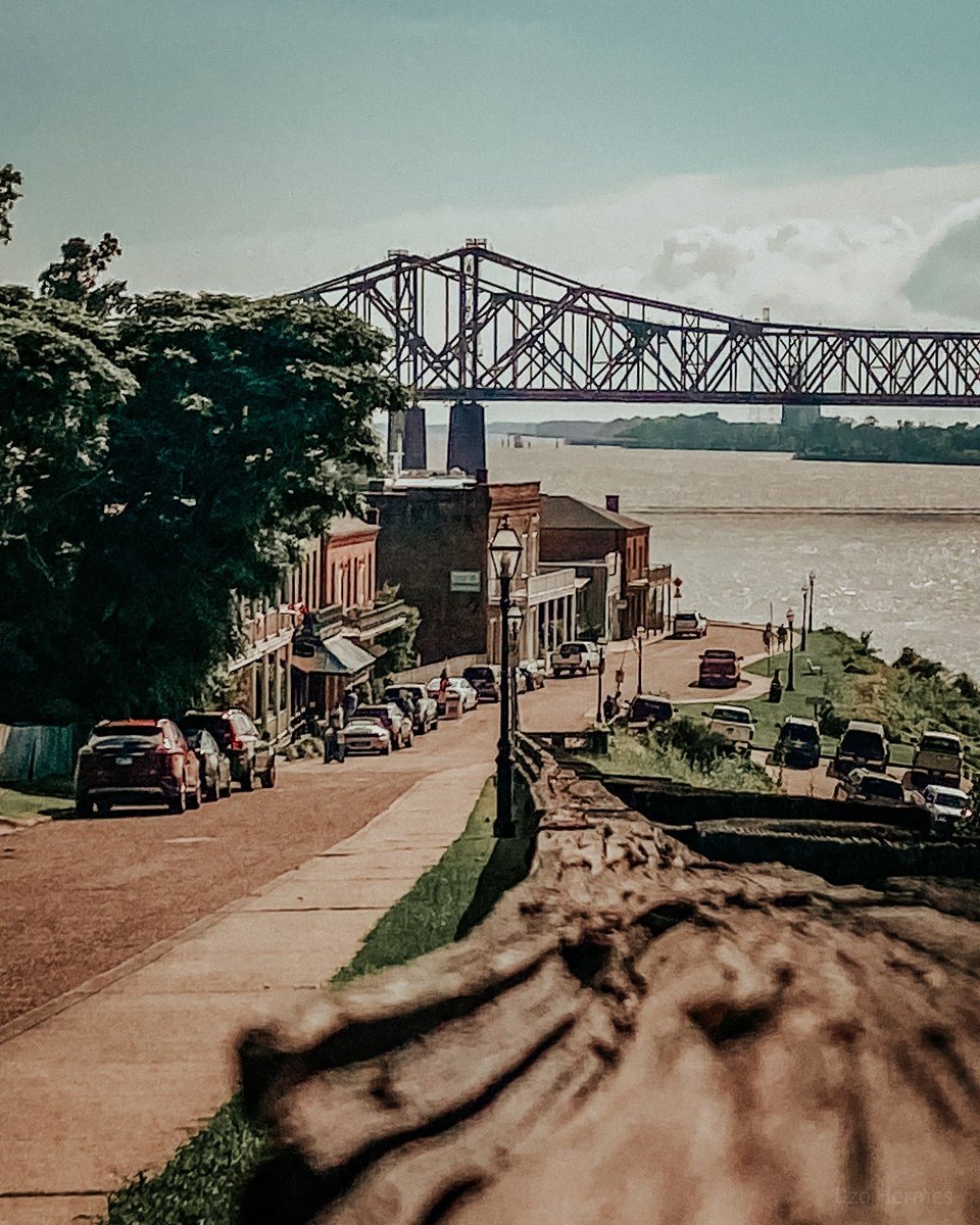 visitnatchez's tweet photo. Natchez, is a hidden gem with breathtaking scenery that will leave you in awe. 📸✨ 

📸 @dzopixel #VisitNatchez #NatchezMS #Natchez #VisitMississippi #SouthernCharm #Sunset #MississippiLove https://t.co/P8kbTymMxX
