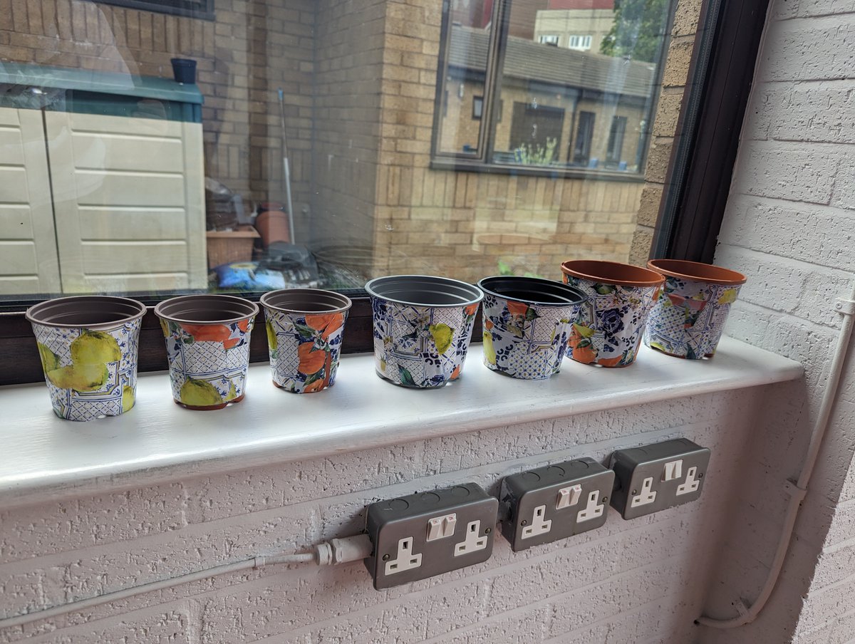 It's #nationalgrowingforwellbeingweek and our wellbeing group attendees have been hard at work revamping our pots ahead of next week's planting and seed sowing 🌱🌸 #gardenready #summeriscoming