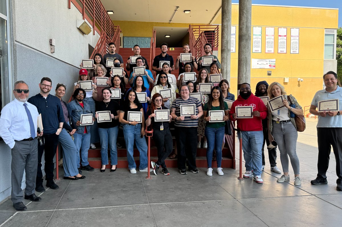 Vista Middle School & Magnets (@vistamiddle) on Twitter photo Congratulations to our rockstar cohort of new teachers for completing their first year at Vista! You did it! 👊 // ¡Felicitaciones a nuestro increíble grupo de nuevos maestros por completar su primer año en Vista! ¡Lo lograron!👊<a href="/mspdamonte/">ResedaCharterMSHSPrincipal</a> <a href="/LASchoolsNorth/">LAUSD Region North</a> <a href="/PanoramaCOS/">Panorama City Regional Network - LAUSD</a> <a href="/LAUSDHR/">@LAUSDHR</a> Congratulations to our rockstar cohort of new teachers for completing their first year at Vista! You did it! 👊 // ¡Felicitaciones a nuestro increíble grupo de nuevos maestros por completar su primer año en Vista! ¡Lo lograron!👊<a href="/mspdamonte/">ResedaCharterMSHSPrincipal</a> <a href="/LASchoolsNorth/">LAUSD Region North</a> <a href="/PanoramaCOS/">Panorama City Regional Network - LAUSD</a> <a href="/LAUSDHR/">@LAUSDHR</a>