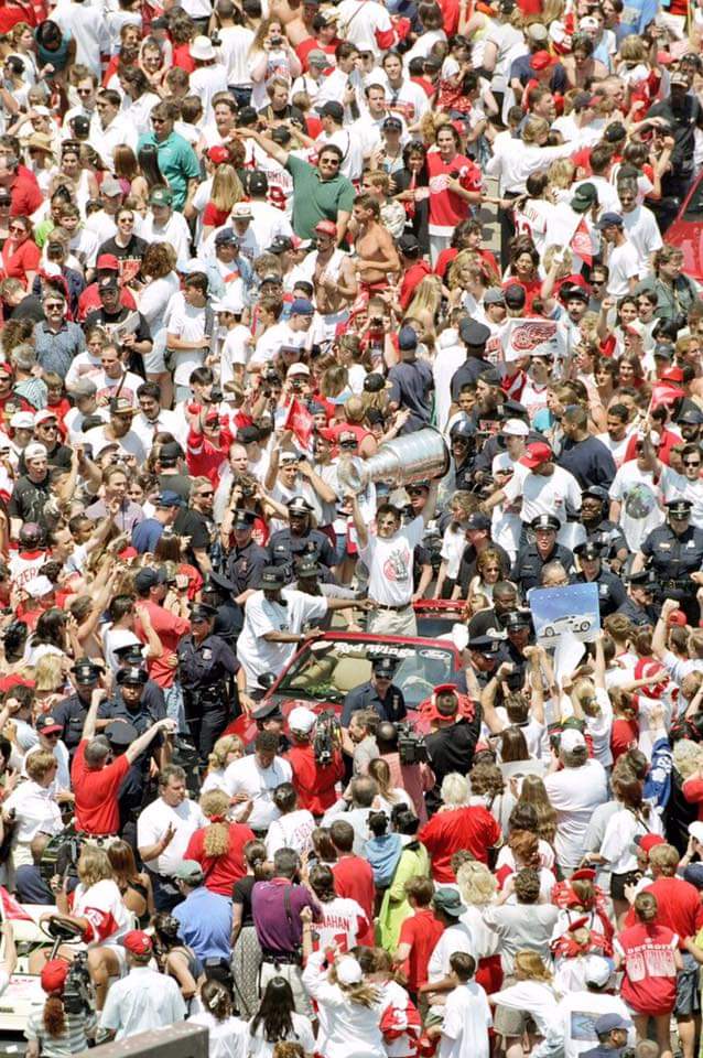On this day in 1997, over 1 million people showed up to celebrate the Red Wings championship in downtown Detroit.
#lgrw