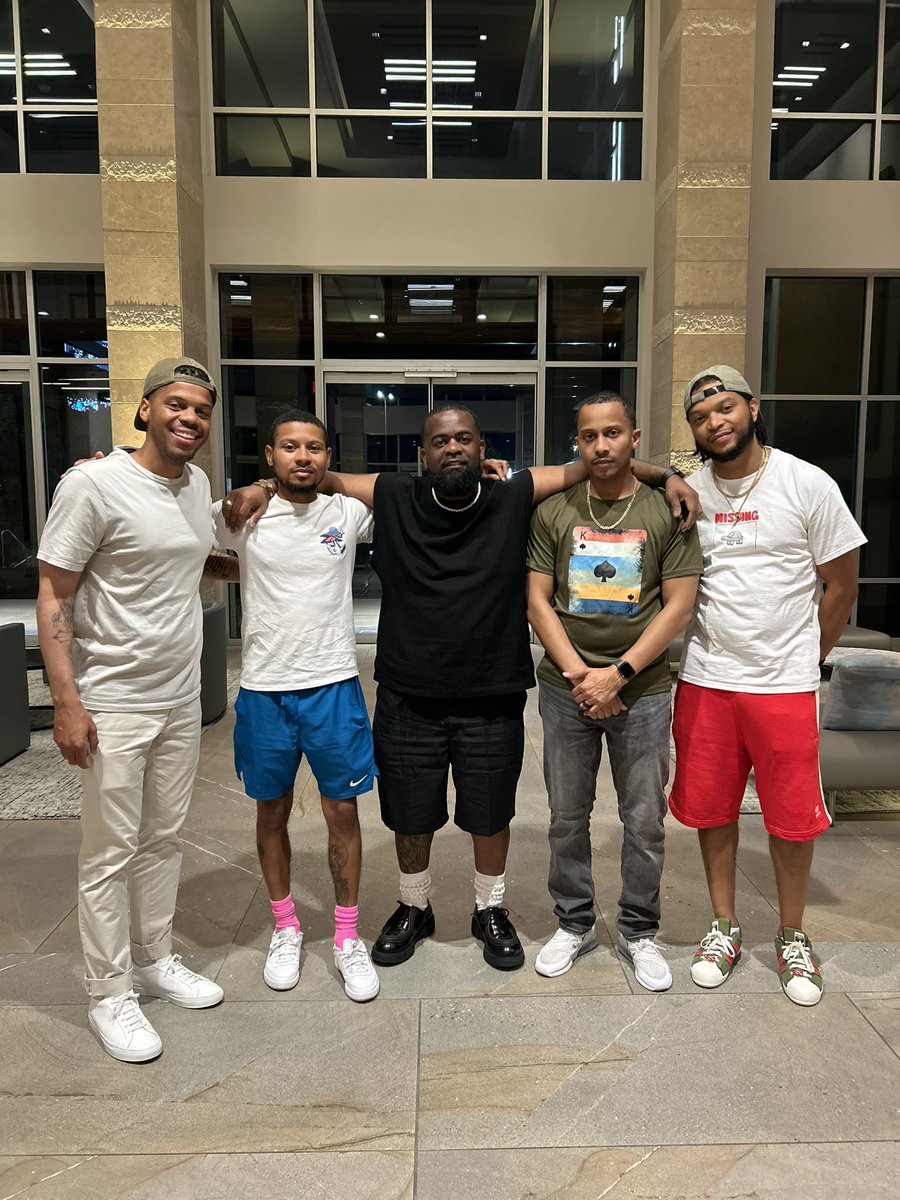 SinfulSaintz's tweet photo. What weekend. Lots of brotherhood. ✊🏾 https://t.co/ISV3WgvZOu
