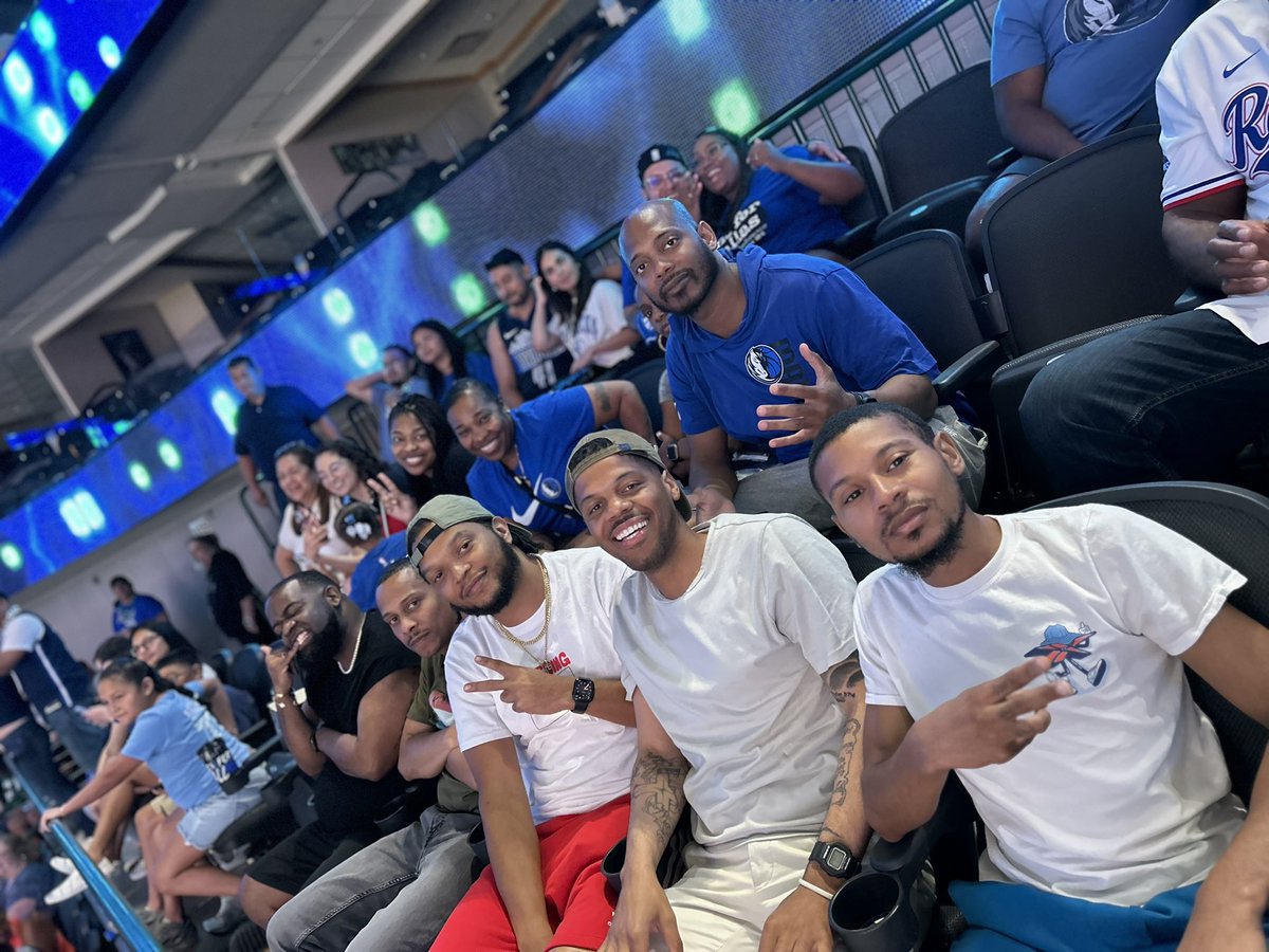 SinfulSaintz's tweet photo. What weekend. Lots of brotherhood. ✊🏾 https://t.co/ISV3WgvZOu