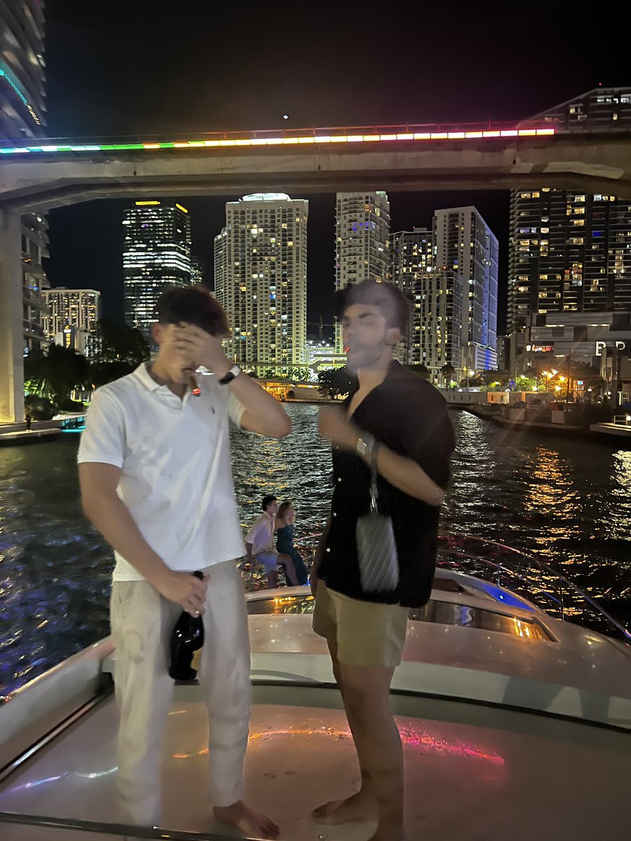 ottomartiinez's tweet photo. Name a better city to live in your early 20’s other than Miami. I’ll wait https://t.co/1M6pGL085c