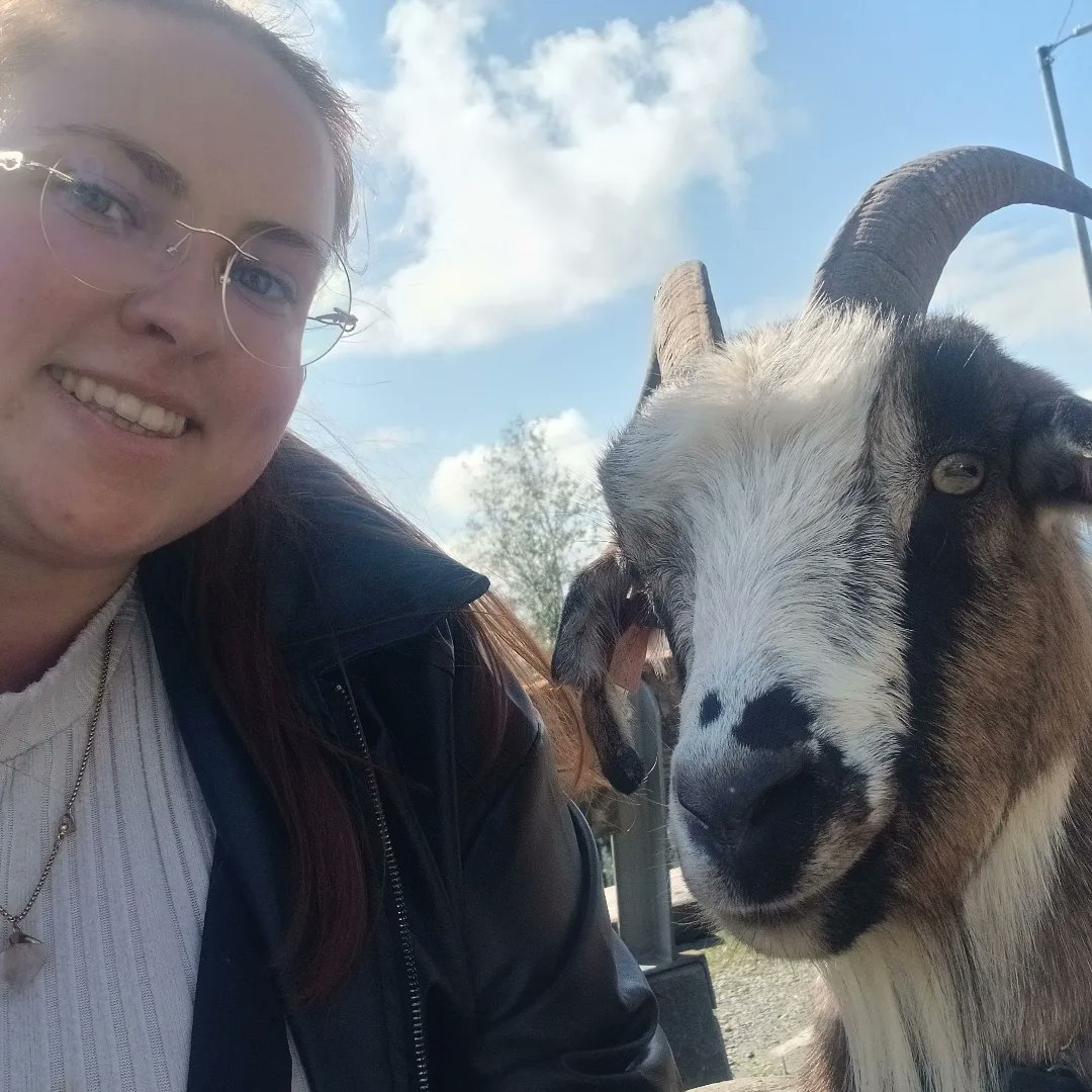 Slut4Barber's tweet photo. Sorry I've been away so long. Life's been crazy. But I just got back from Norway and I miss my new friend. His name was Gucci https://t.co/HAeZvSZZT9