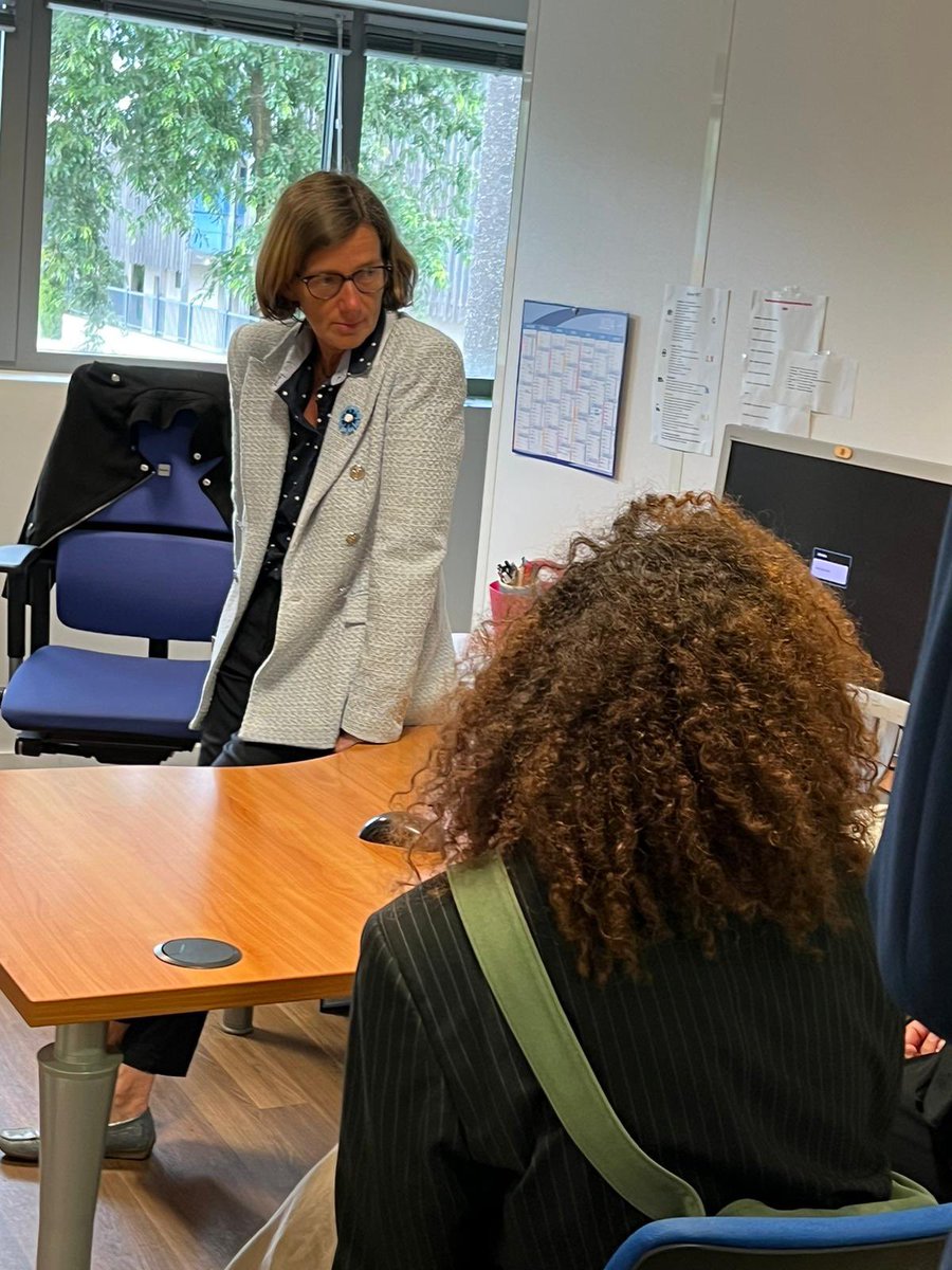 agnesfirmin's tweet image. En ce lundi matin, le terrain toujours le terrain avant un court retour à Paris. 
👉 Échanges avec la direction et les agents @FranceTravail du Havre nord 
🎂 10ème anniversaire de l’Ehpad St just @Groupe_VYV . L’occasion de saluer l’engagement des professionnels.